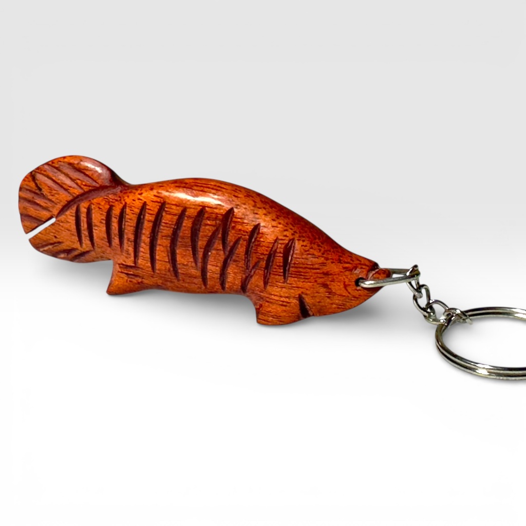 Llavero madera tallado pirarucu